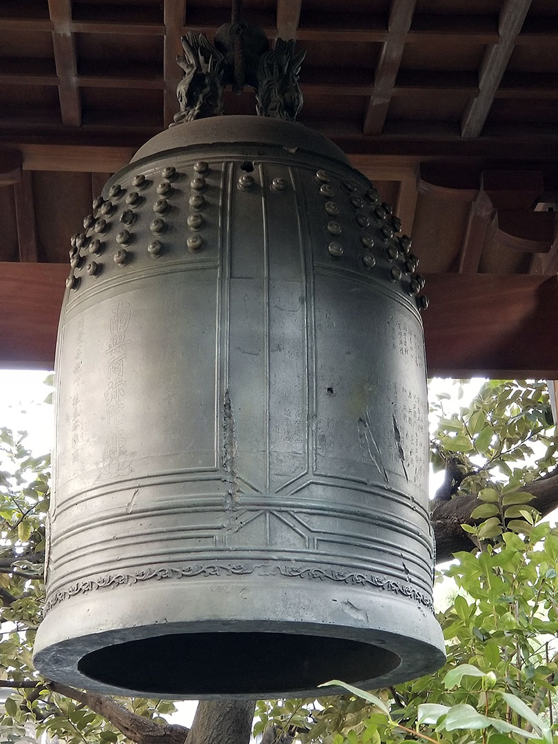 Why are there small bells under the eaves of the temple?--Seetao
