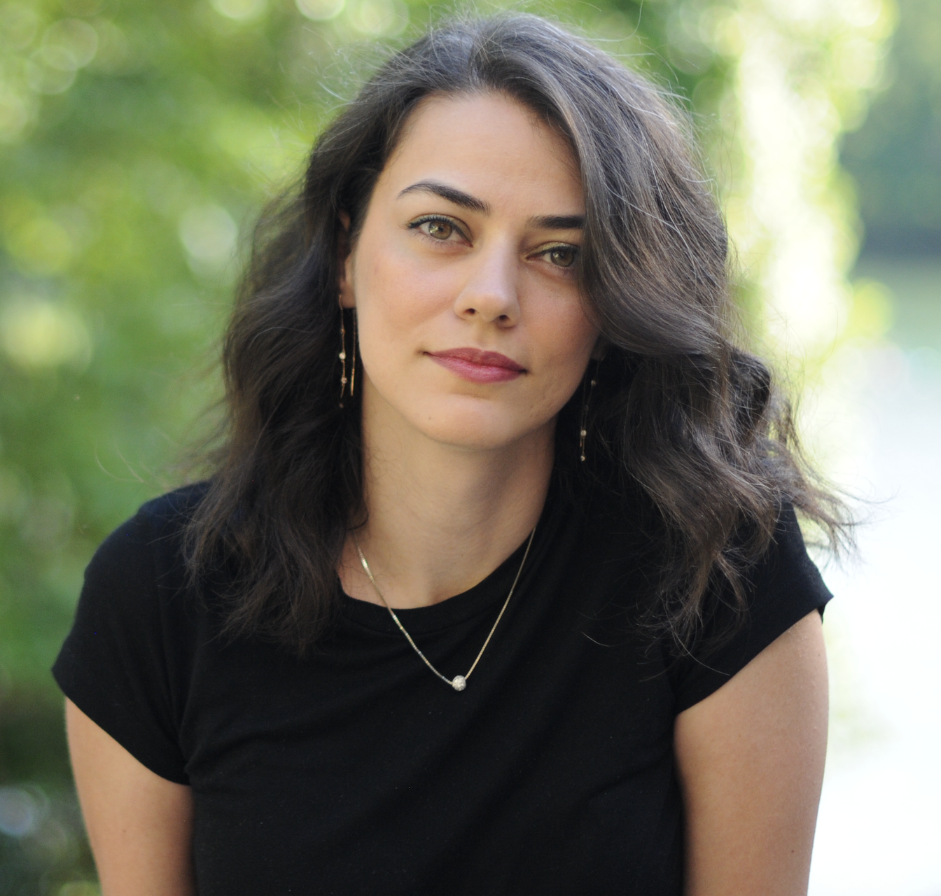 photo of Razieh Araghi, guest editor for Absinthe Volume 31